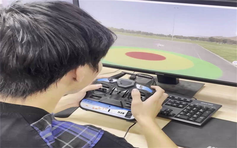 吉安市理工技工學(xué)校無(wú)人機(jī)專業(yè)深化模擬飛行